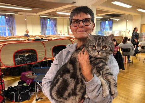 Vackraste mönster - katten Ellis med matte Annette Pettersson
